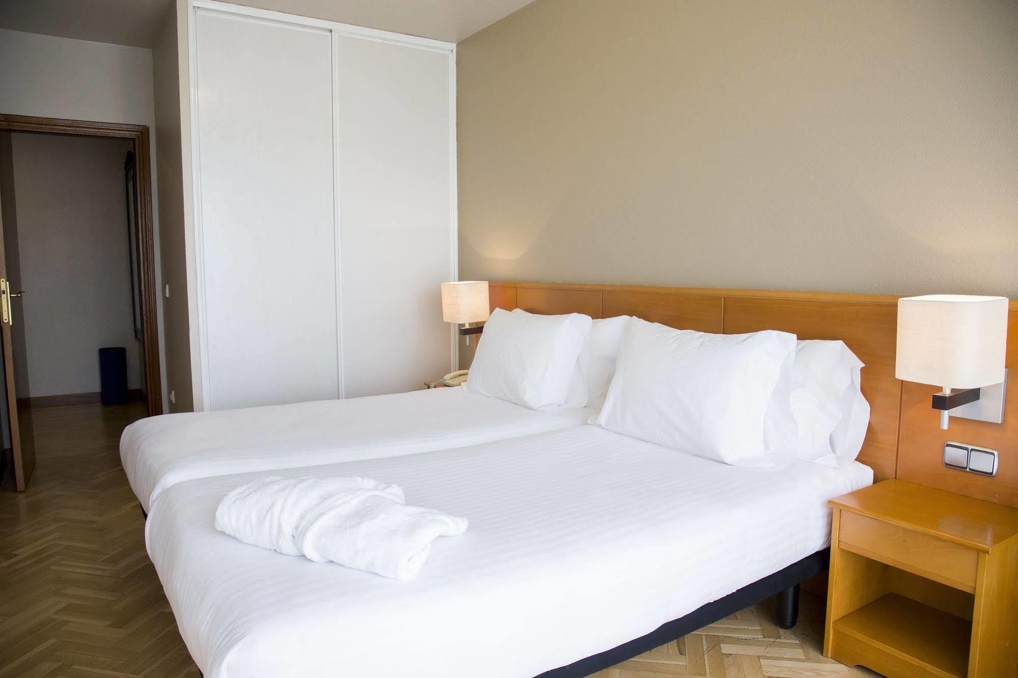 Suites Sercotel Mirasierra Pamplona Exterior foto